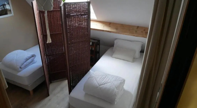 Кровать в общем номере Surf Hostel Quiberon