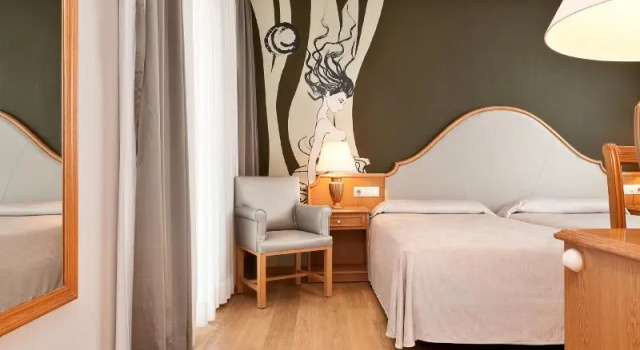 Двухместный номер Superior с балконом Mònica Hotel