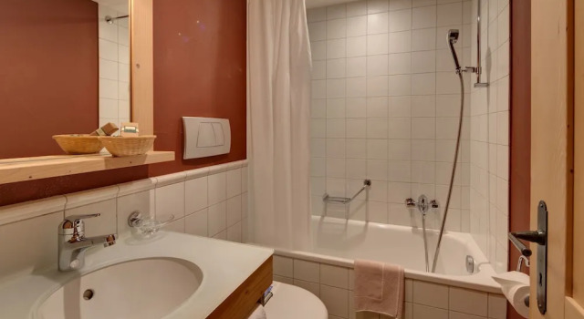 Одноместный номер Standard с балконом Hotel Alpenrose Wengen - a family affair
