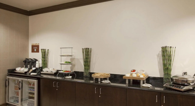 Четырёхместный люкс Hotel Auburn Hills