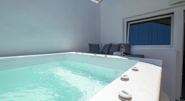 Четырёхместный полулюкс с балконом и рядом с пляжем Sand Gem - Beach Apartments