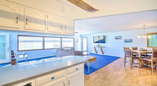 Lakefront Home w/ Rooftop Deck, Grill, Games!, Varaa Lomakoti Buckeye Lake Ohio
