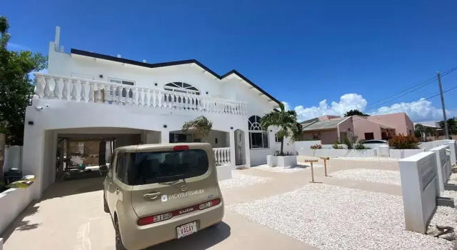 Palm Beach Vacaysuites - Coconut Suite - Top Floor, Varaa Hotelli Hotellit Palm Beach. pysäköinnillä, Pysäköinti