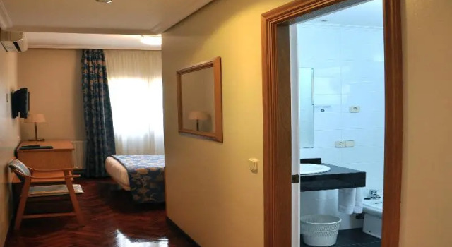 Двухместный номер Standard с балконом Hotel Crunia I A Coruña