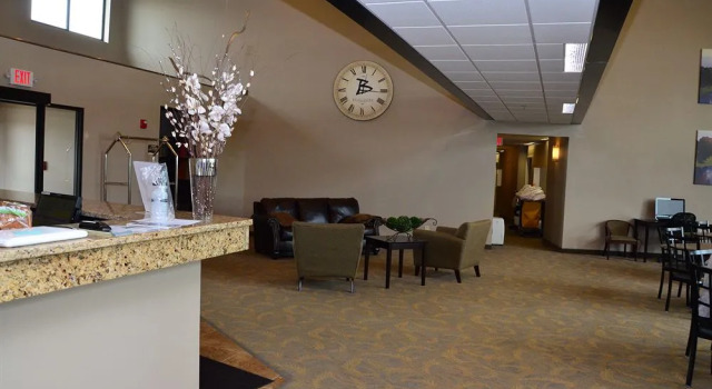 Boulders Inn & Suites Polk City, Buchen Sie Hotel Polk City Iowa