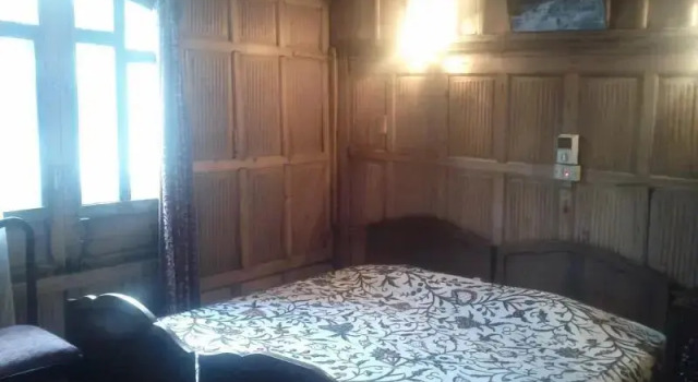Humayun Palace Houseboat, Забронировать Отель Сринагар Jammu & Kashmir Ski