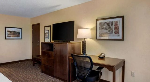 Четырёхместный номер Standard Best Western Inn of the Ozarks