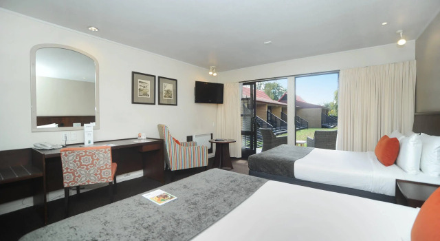 Четырёхместный номер Standard Quality Hotel Lincoln Green
