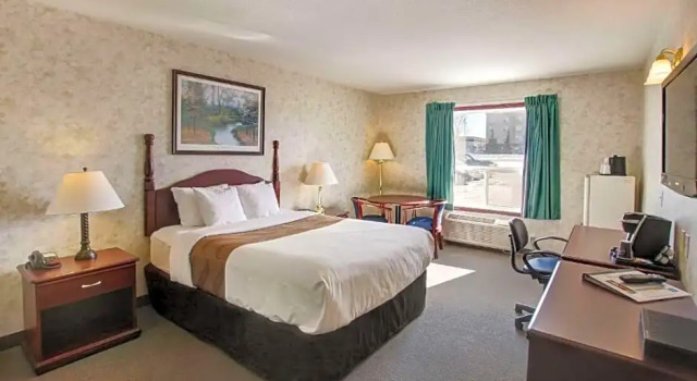 Номер Deluxe Ramada by Wyndham Nisku Edmonton Airport
