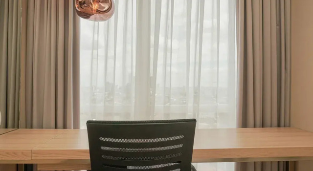 Fabulous Menteng Park Studio Apartment, Забронировать Апартаменты/квартира Ментенг Джакарта, рядом с Парк Таман Суропати