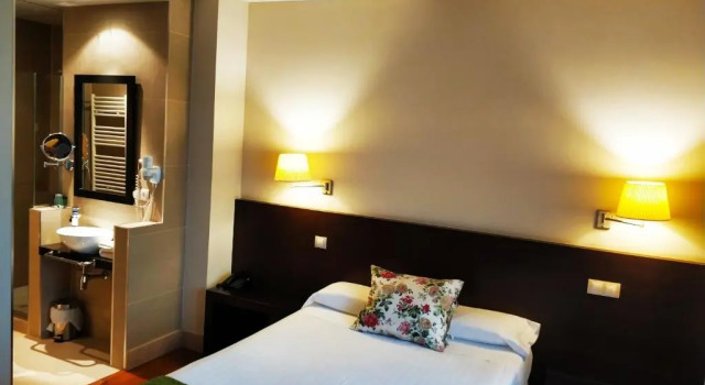 Hotel Puerta del Arco, Забронировать Отель Отели Valladolid Province 3 звезды, 3*