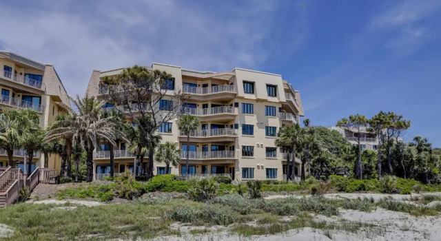 4002 Turtle Lane 3 BR Oceanfront Sea Pin, Забронировать Отель Хилтон-Хед-Айленд Lowcountry, рядом с Поля для гольфа Heron Point and Ocean Course