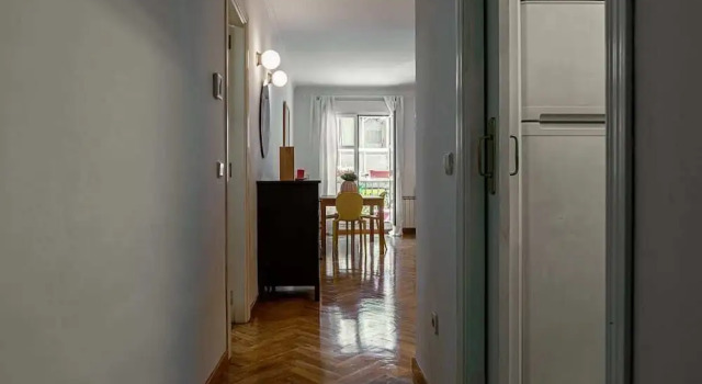 Cute 1 Bed Flat w Balcony, 2 min to Metro, Забронировать Отель Саламанка Мадрид