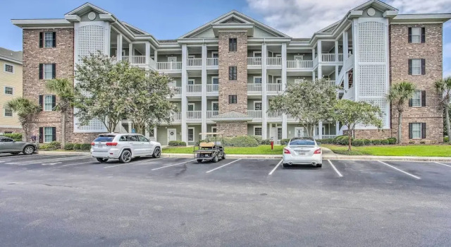 Chic Myrtle Beach Condo w/ Community Pool!, Забронировать Апартаменты/квартира Отели Миртл-Бич с парковкой, рядом с PineHills Palmetto at Myrtlewood Golf Club, Парковка