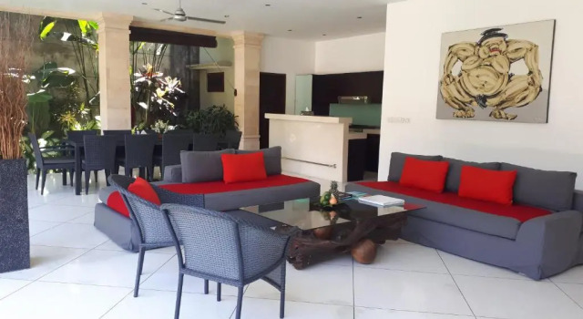 Вилла с 4 комнатами Villa Zanissa