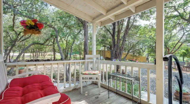 Charming Canyon Lake Cottage w/ Pool & BBQ Pit!