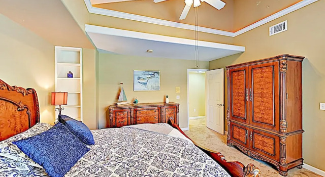 New Listing! European-style On Canal W/ Pool 4 Bedroom Home, Забронировать Апартаменты/квартира Апартаменты Кейп-Корал, Апартаменты/квартира
