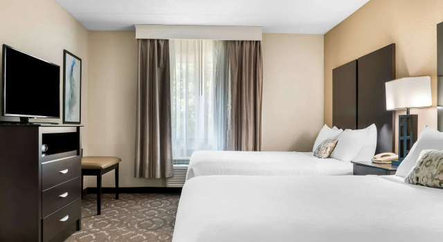 Четырёхместный люкс Best Western Okemos/East Lansing Hotel & Suites