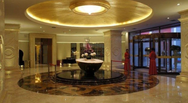 Fontainebleau Hotel, Book Hotel Hoteller i Shiyan med parkering, Parkering