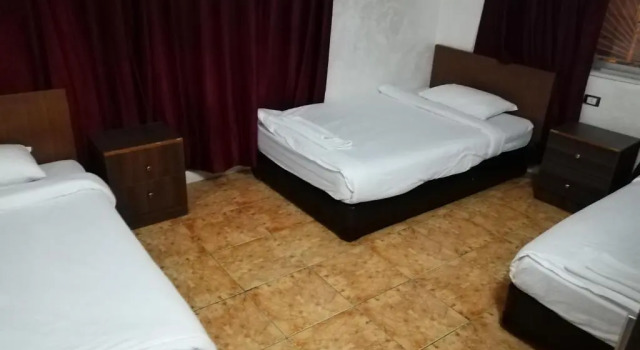 Полулюкс Al-Houriat Hotel
