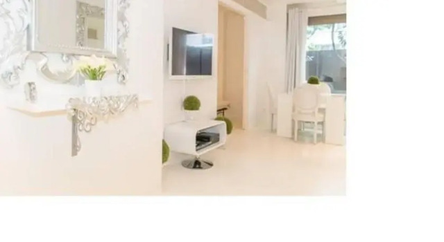 Sunny Flat and Garden in Paris 16, Забронировать Апартаменты/квартира Париж Иль-де-Франс, рядом с Maison de Balzac
