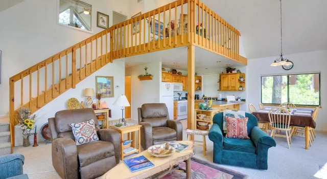 Pagosa Springs Chalet w/ Mtn Views, Near Downtown!, Забронировать Шале Отели Пагоса-Спрингса 3 звезды, 3*