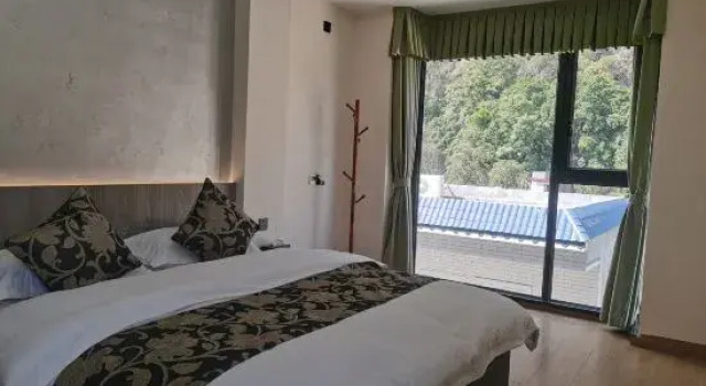 Люкс Deluxe Yingde Panshan Elegant Restaurant (Dongtian Fairyland Shop)