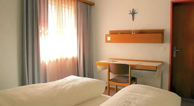 Номер Standard с балконом Hotel & Bildungshaus St. Jodern
