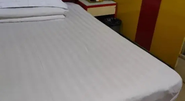 Кровать в общем номере Ruifeng Hostel
