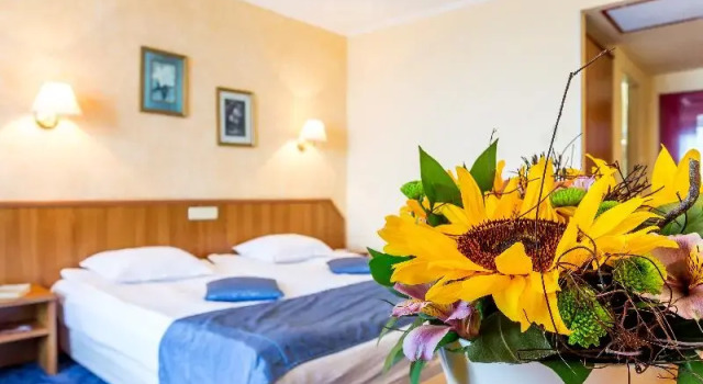 Четырёхместный номер Standard с балконом и с частичным видом на океан Saint George Hotel & Medical Spa