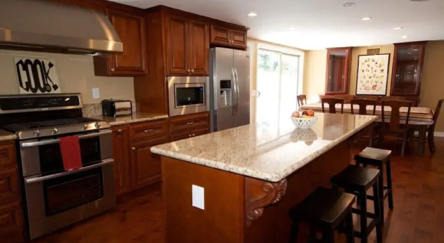 The Wonderland House 5 Bedrooms 3 Bathrooms Home, Rezerwuj Dom wakacyjny Floral Park Kalifornia