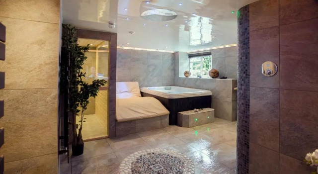 Люкс Aphrodites Group - Luxury Hot Tub Suites in Central Lake District