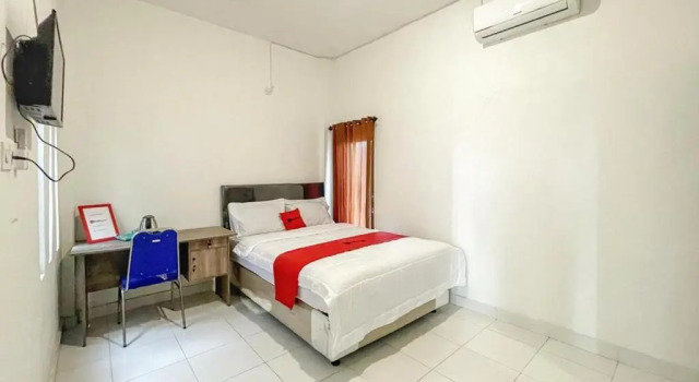 RedDoorz Syariah near Siloam Hospital Mataram, Забронировать Отель Недорогие отели Матарам, рядом с Lombok Epicentrum Mall, недорого