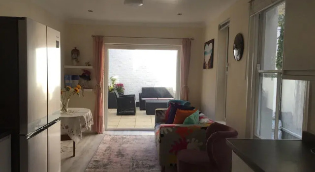 Inviting 6-bed House in London, Забронировать Отель Отели Лондона с парковкой, рядом с Галерея Gagliardi, Парковка