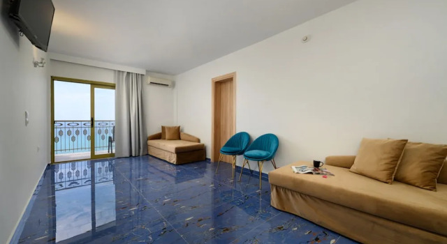 Люкс с видом на море Ninos Grand Beach Resort