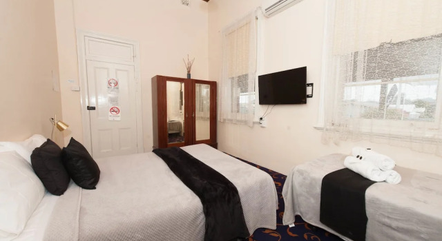 Трёхместный номер Standard Riverina hotel