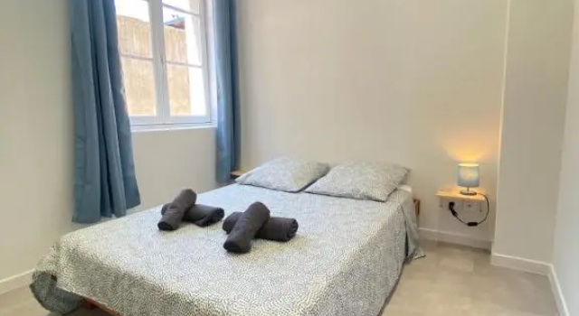 T3 2 chambres-centre-ville Place d'Armes Clim-Wifi, Rezervasyon Daire Var coast otoparklı oteller, Otopark