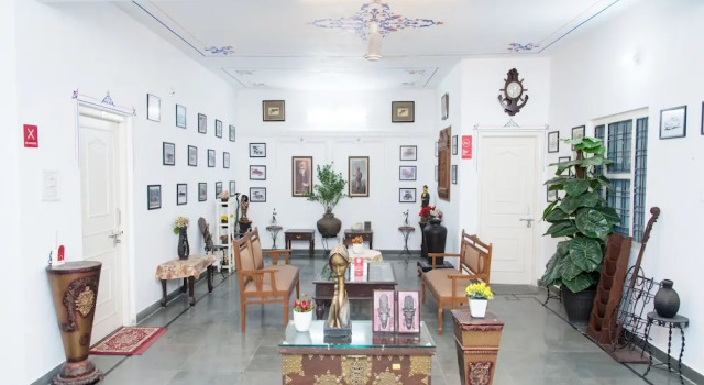 OYO 11936 Home Vintage Haveli Stay Bhopalpura, Забронировать Отель Отели штата Раджастхана с парковкой, Парковка