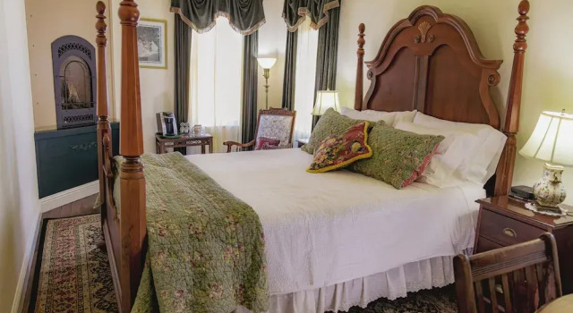Двухместный номер Grand Weaverville Hotel