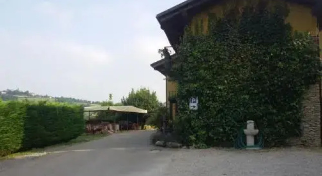 Iride, Reservar Hotel Roddino Langhe