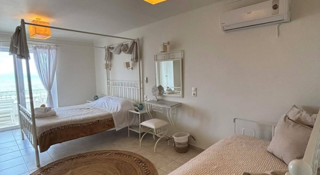 Четырёхместный номер Deluxe с балконом и с видом на море Ammos Boutique Rooms-Seafront Stay in Elafonisos