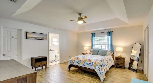 Family Escape w/ Fenced Yard & Pool in Palm Coast, Забронировать Дом для отпуска Коттеджи Палм-Кост, Коттедж