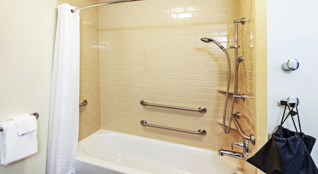 Четырёхместный люкс Candlewood Suites Lenexa - Overland Park Area by IHG