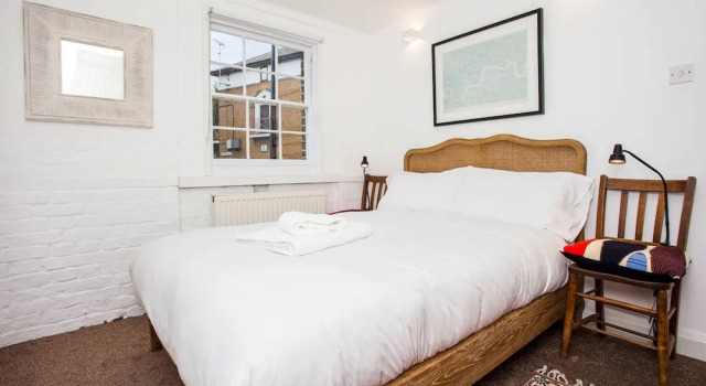 Unique Georgian 2 Bed House in Bermondsey, Забронировать Отель Отели Лондона 3 звезды, рядом с The Medieval Banquet, 3*