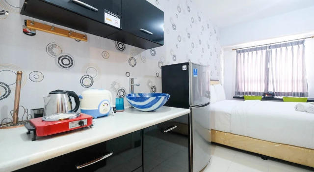 Comfy Studio Room at Evenciio Margonda Apartment By Travelio, Book Apartment Depok West Java