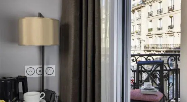 Номер Standard с балконом Pavillon Monceau by Happyculture