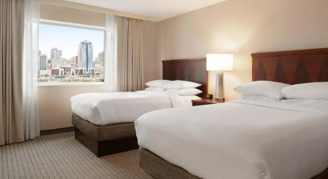 Люкс с 2 комнатами Embassy Suites by Hilton Cincinnati RiverCenter