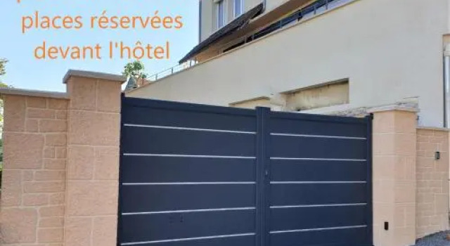 Hotel Le Centre, Book Hotel Hoteller i Lot med parkering, Parkering