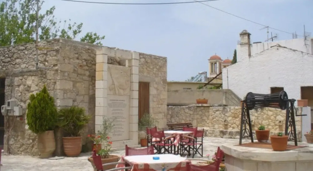 Вилла Authentic 10 Person Villa Near the Sea
