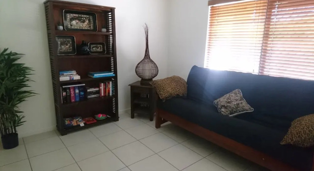 Palm Lakeside - Bowen, Whitsundays Wifi Netflix Private Cool Luxury, Забронировать Дом для отпуска Коттеджи Whitsundays, Коттедж